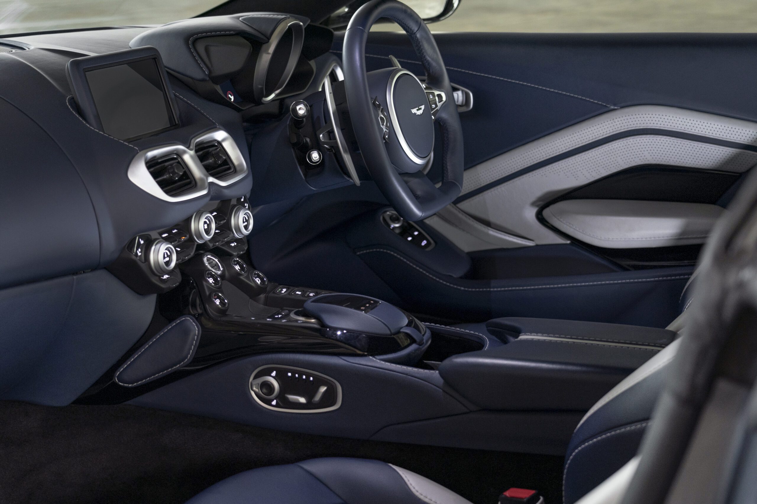 Aston Martin New Vantage