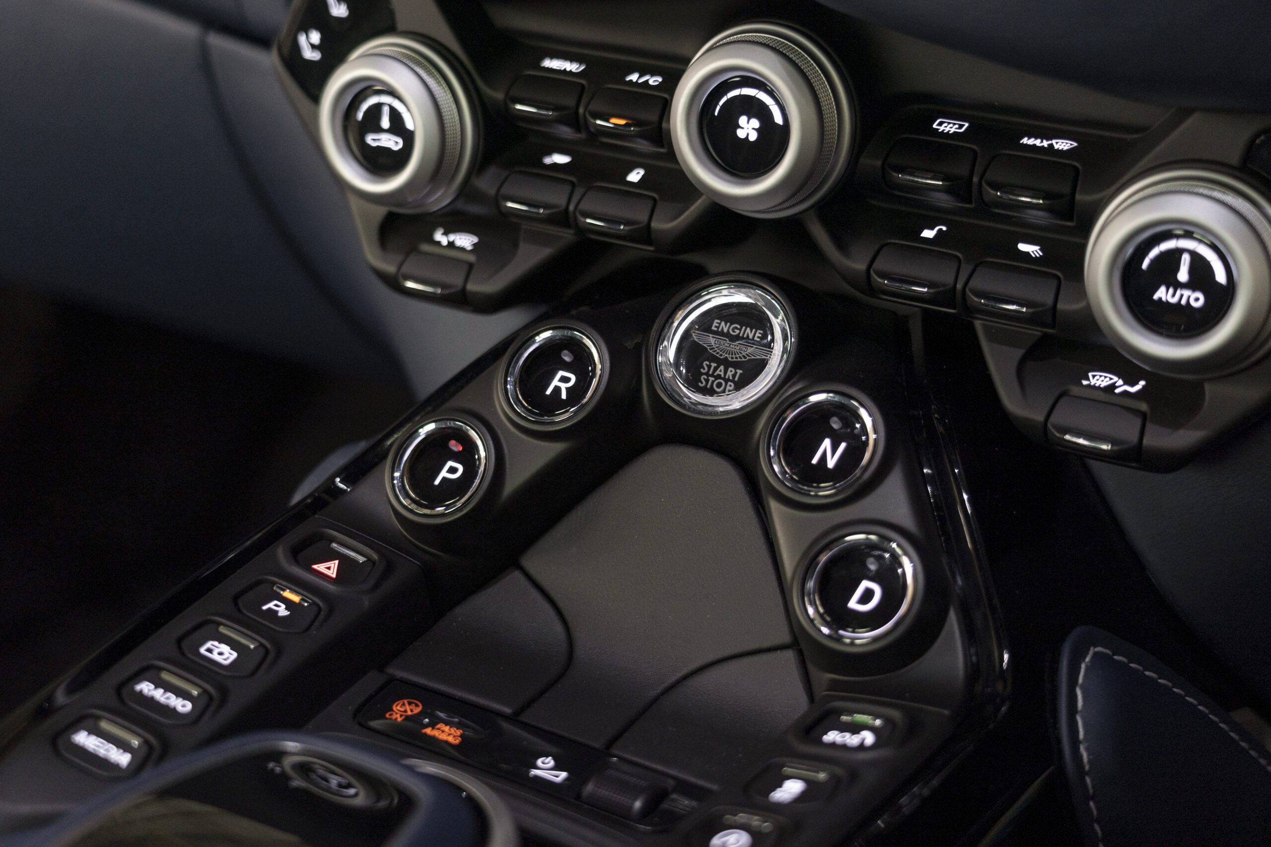 Aston Martin New Vantage