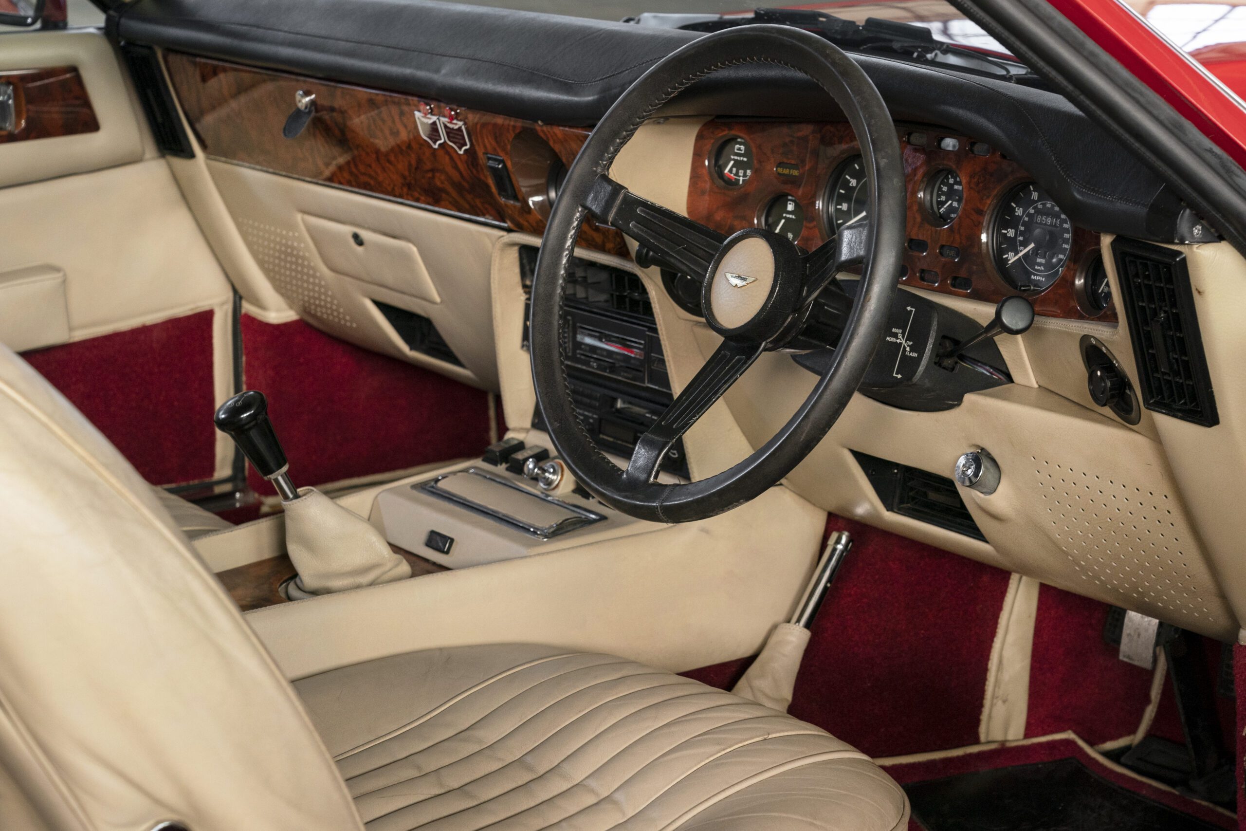 V8 Vantage 1977-1990
