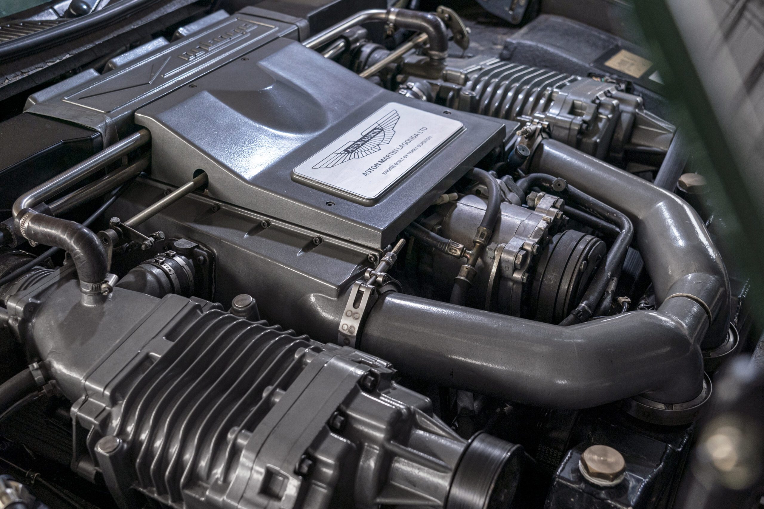 V8 Vantage V550