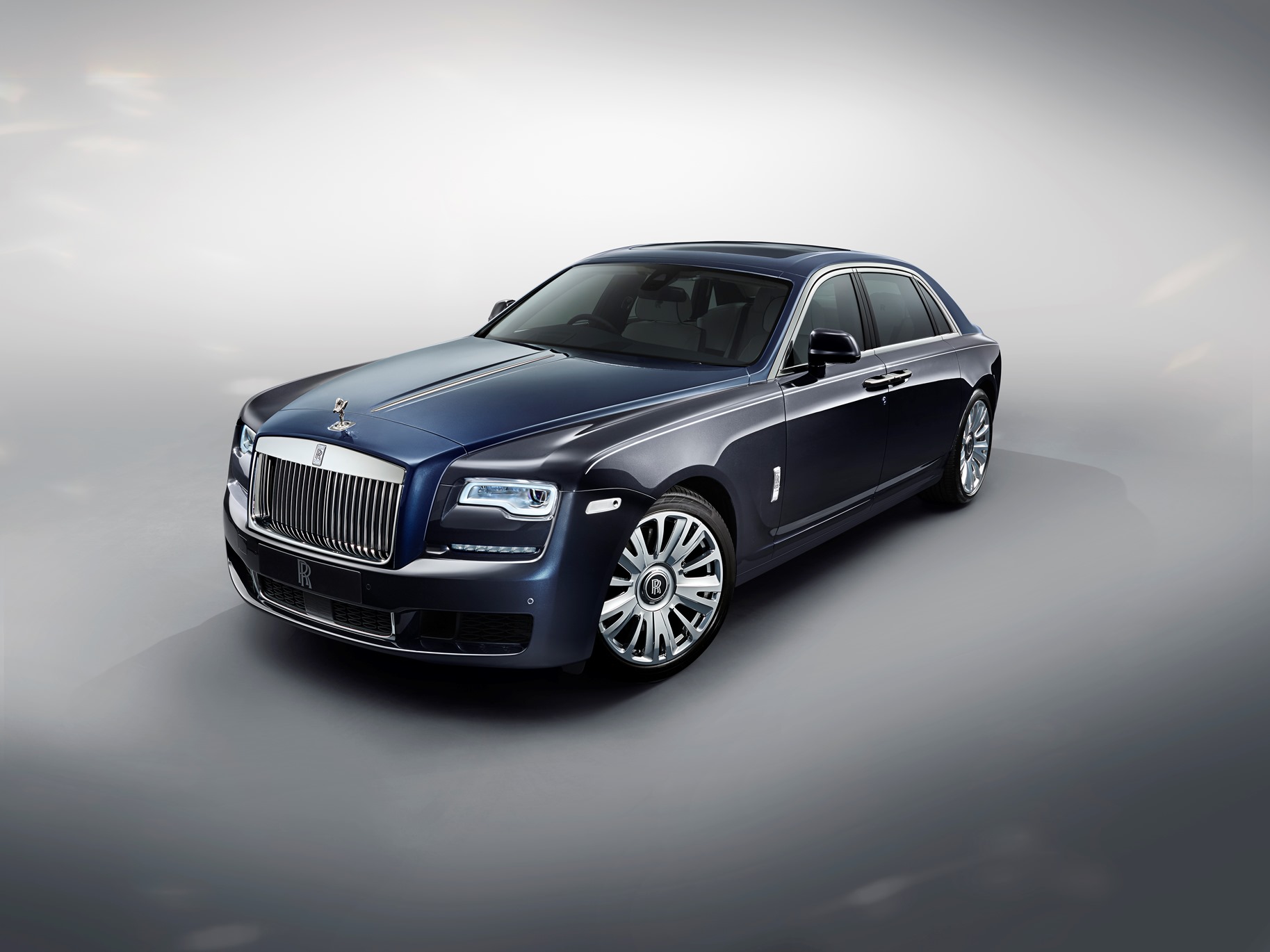 Rolls-Royce Ghost Extended Wheelbase Awarded Best Super-Luxury Car By What Car? Magazine